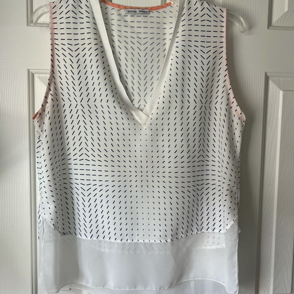 ZARA BLOUSE SIZE L WHITE & NAVY BLUE W/PEACH TRIM SLEEVELESS V NECK TOP …